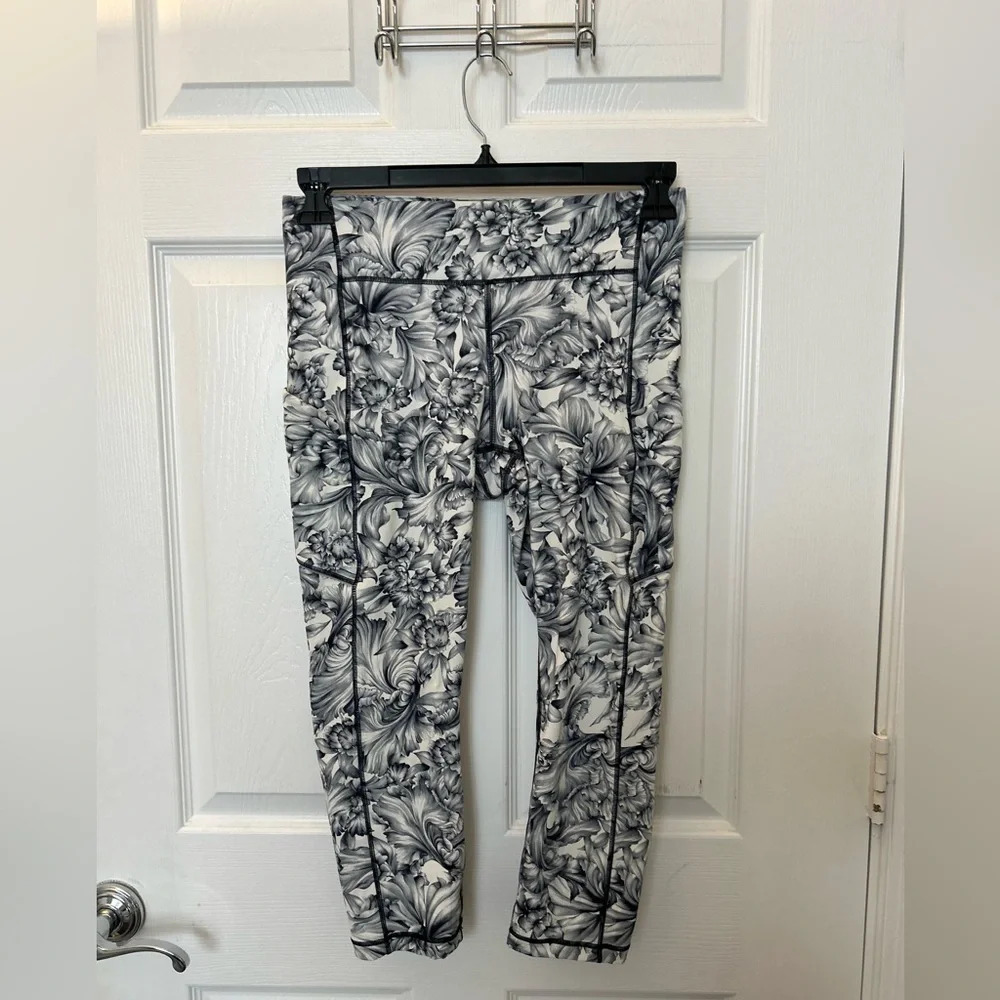 Lululemon Speed Up Crop *21” Light Garden White Black View 4
